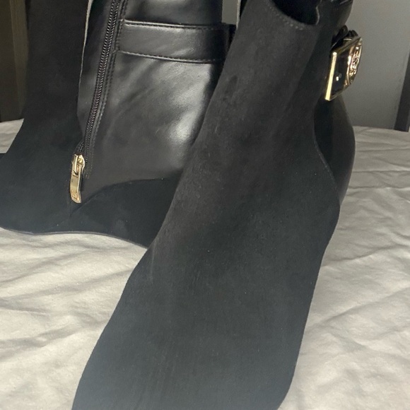 Elegant Black Ankle Boots - Picture 4 of 6